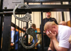  "Украл, выпил - в тюрьму": таганрожца, укравшего бутылку дорогого алкоголя, осудили
