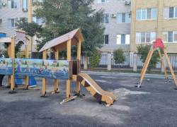 Как идут работы по установке детских площадок в Таганроге
