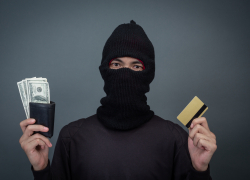 Жертва "быстрого заработка": гражданка под Таганрогом лишилась более 700 тысяч рублей