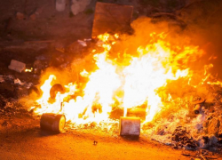 Ветки, трава и сухая растительность в мусорных контейнерах стали причиной повторяющихся пожаров в Таганроге