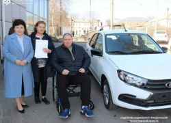 Житель села под Таганрогом получил новую Lada Granta от Социального фонда
