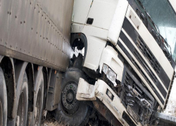 «И на твоей улице перевернётся грузовик с пряниками»: под Таганрогом произошло «мясное» ДТП