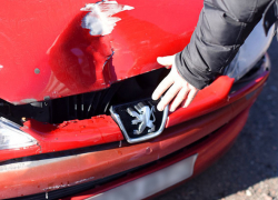 Девушка из Таганрога ищет свидетелей ДТП с кроссовером и "Пежо-206"