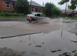 "Ливнёвка, ты где?": Таганрог погряз в воде 
