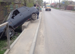 В Таганроге автоледи на «десятке» вылетела на тротуар