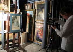 Реставраторы Русского музея изучили пострадавшие от взрыва в Таганроге картины