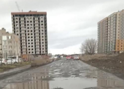 "Сделайте хоть что-нибудь!": таганроженка умоляет Администрацию отремонтировать дорогу к школе по улице Галицкого