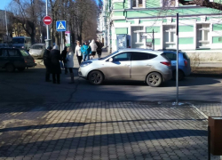 В Таганроге автоледи сбила двух пешеходов на «зебре»