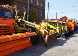 В Таганроге  демонстрировали технику, что будет  работать зимой на улицах города