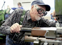 Взятые кредиты заставляют работать каждого пятого пенсионера Дона