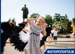 Мыльными пузырями наполнилась Октябрьская площадь Таганрога в День защиты детей