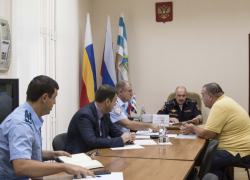 Обратиться к начальнику МВД Ростовской области таганрожцы смогли под присмотром местных властей