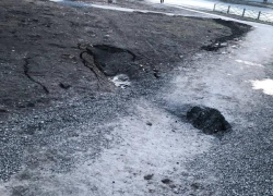 Таганрожцы вынуждены тонуть в грязи, чтобы добраться до зубного врача на улице Шило