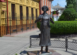 "Муля, не нервируй меня!": когда в Таганрог "вернётся" памятник Раневской