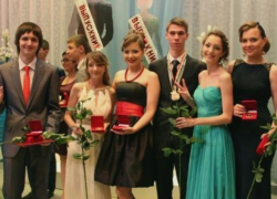 Таганрогские выпускники отмечены золотыми медалями за особые успехи в учебе