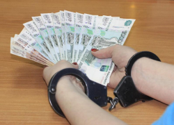 3 и 5 лет колонии дали таганрожцам, которые вымогали 2 млн у родственников обвиняемого