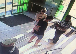 В Таганроге военный пенсионер пришёл на помощь, когда вор угрожал ножом продавцам