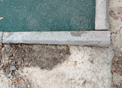 Таганрожец опасается за состояние детской площадки на Шило 164/1