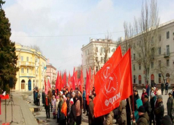 Коммунисты Таганрога провели митинг для своих же знаменосцев