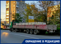 В Таганроге уже в центре города стоят зерновозы
