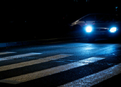 Такси «Курьер» чуть не сбило девочку на пешеходном переходе в Таганроге