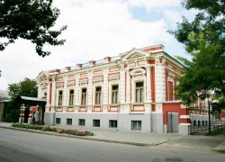 Таганрогскому художественному музею родственники Клавдии Балановой подарили три картины художницы