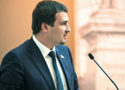 Депутат Артем Екушевский  поздравляет жителей города с Новым годом