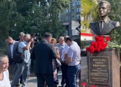 Открыт памятник одному из директоров ТМЗ в Таганроге 