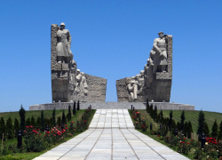 На мемориале «Самбекские высоты» таганрожцы провели митинг