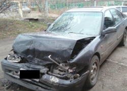 В Таганроге иномарка протаранив другой автомобиль скрылась с ДТП