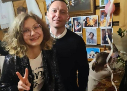 На плюшках в Суздале отметил 13-летие дочери Рома Зверь