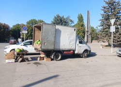 Кощунство: в Таганроге развернули торговлю возле Вечного огня