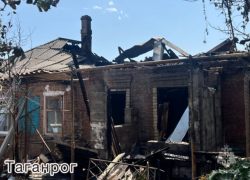 Пенсионерка выбралась через окно: в Таганроге женщина госпитализирована с пожара