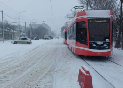 Снова трамвай: легковушка врезалась в «тройку»