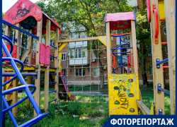 Где играть сорванцам?: фотокорреспондент "Блокнота" побывала на детских площадках города