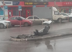 В Таганроге водитель врезался в дорожный знак