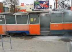 В Таганроге на ходу задымился трамвай