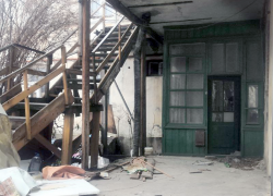 Книги из брошенного администрацией на произвол судьбы дома спасают неравнодушные таганрожцы