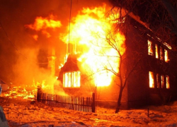 Двухэтажный дом сгорел в СНТ «Мичуринец 1 » Таганрога