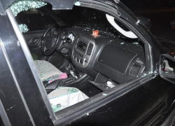 В Таганроге хулиганы  разбили шесть припаркованных автомобилей