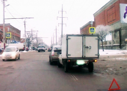 В Таганроге перекрыли движение водители автомобилей ВИС-2347 и Toyota Prius 