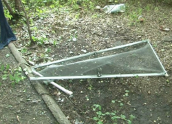 В День России в Таганроге двое детей выпали из окна, один из них разбился насмерть
