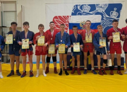 Юные спортсмены из Таганрога завоевали почётные награды на турнире по самбо
