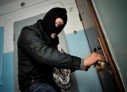 В Таганроге поймали домушника, «обнесшего» квартиру на 95 000 рублей