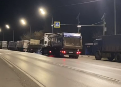 «Оставайтесь людьми!»: таганрожцы страдают от оживленной трассы, которая под их домами