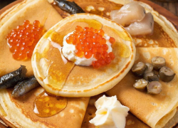 «Пухлые, как плечо купеческой дочки»: рецепт блинов по-чеховски