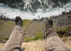 Мужчина из Ростовской области сорвался со скалистого обрыва 