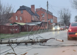 В Таганроге вновь происходят обрушения из-за ветра 
