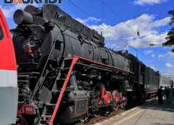 Как «ретро-поезд» встречают в Таганроге