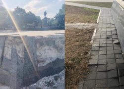 Одна плитка отвалилась, другая «пошла волнами» у памятника основателю Таганрога